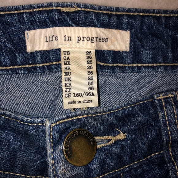 Life in Progress Distressed Jeans - Picture 5 of 5